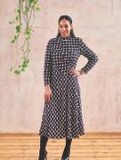 Roxanne Naomi Alleyne - Lettings Branch Director at Kinleigh Folkard & Hayward Kennington